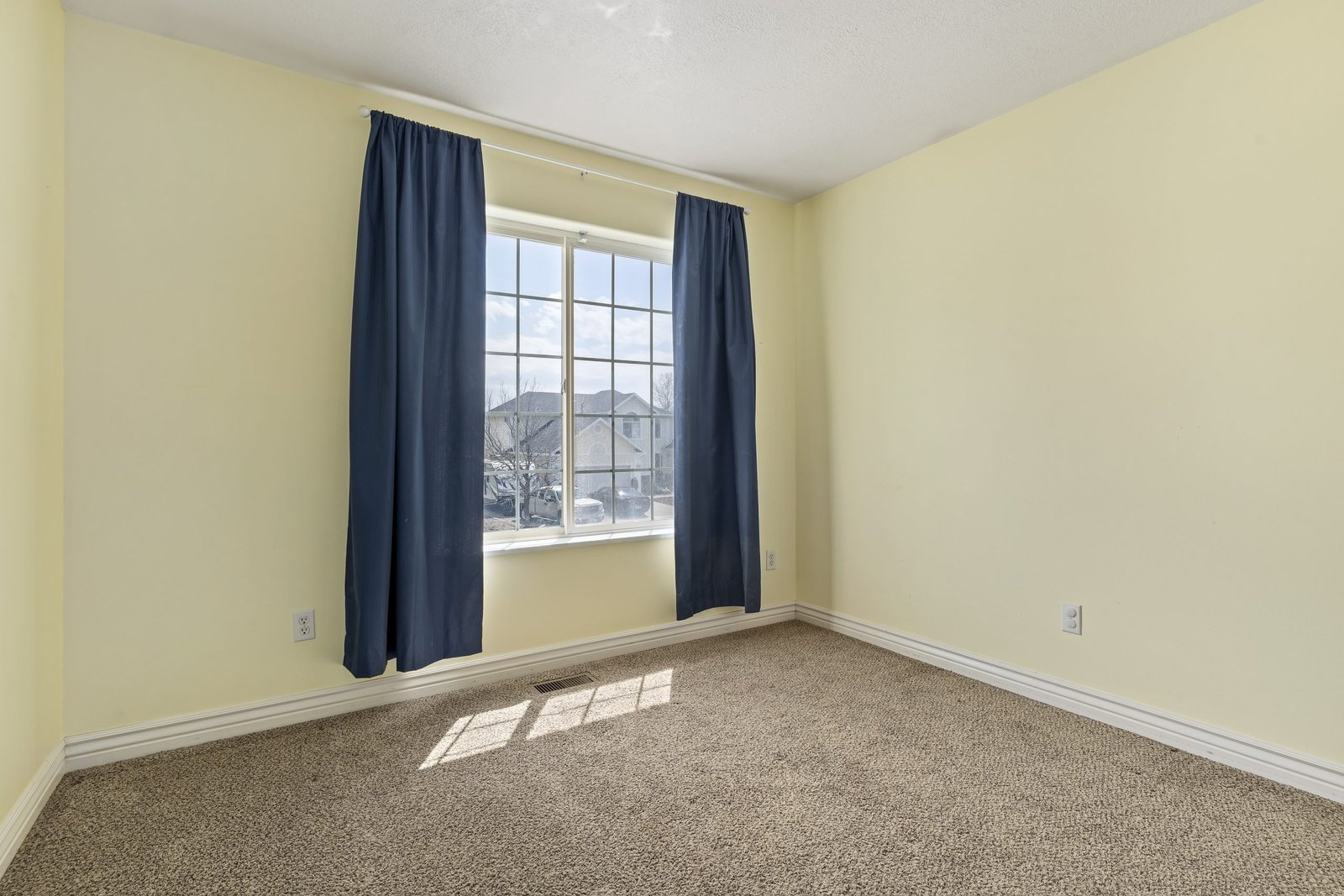 014_Bedroom-2-scaled