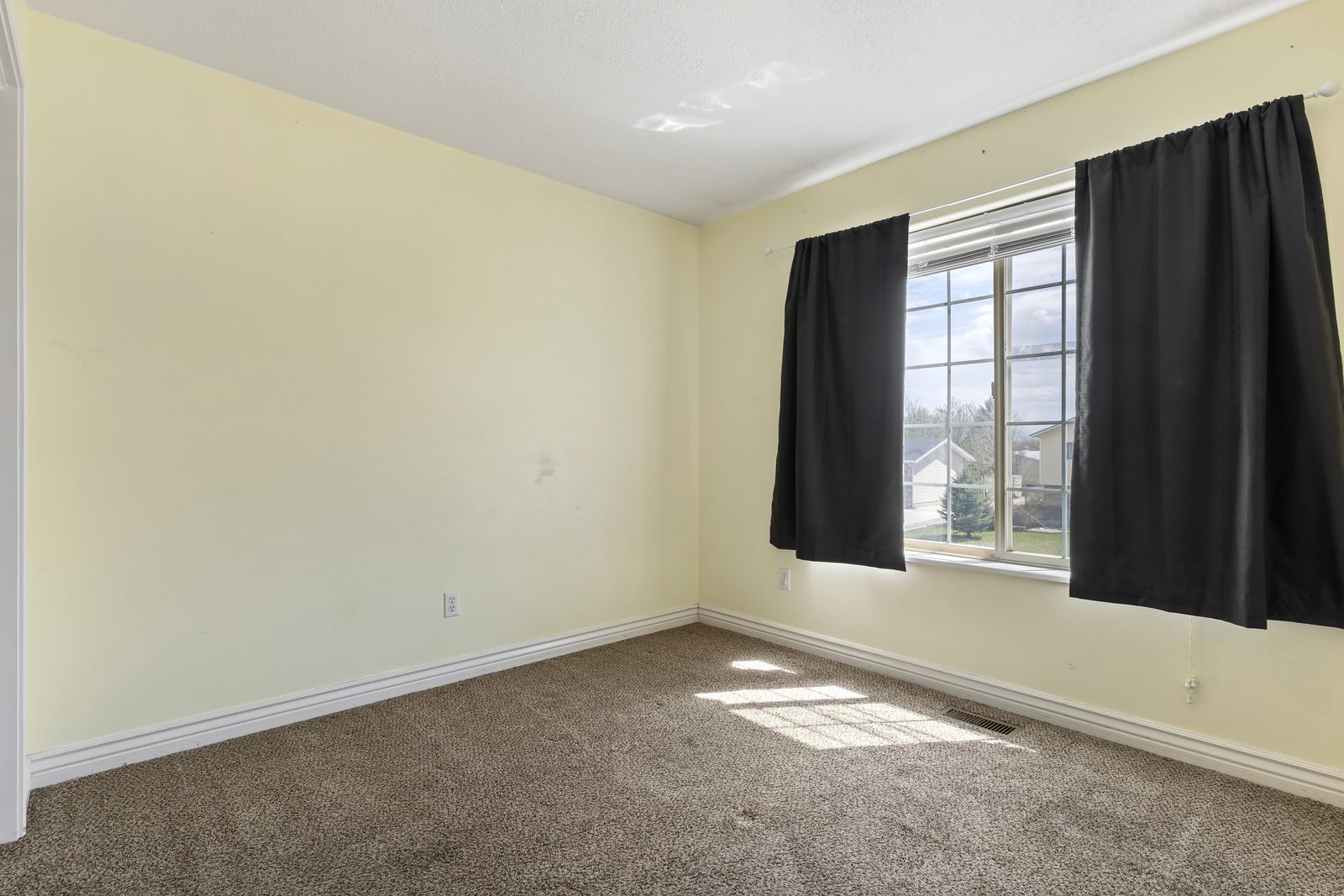 016_Bedroom-4-scaled